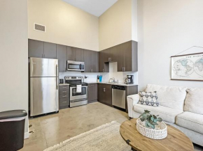 Large 1 Bed Apt In The Heart Of Downtown